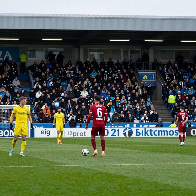 Keflavik hủy diệt IA Akranes 5-2, khẳng định sức mạnh trên sân nhà